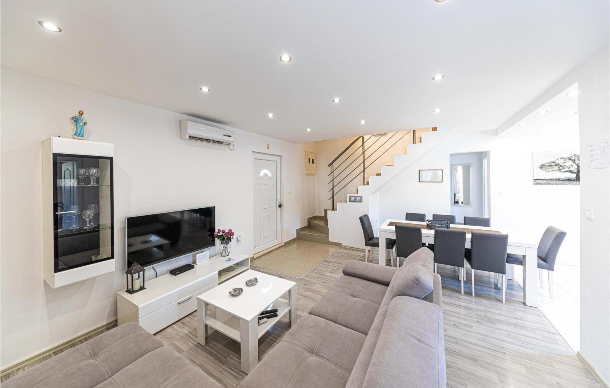Stunning Home In Marina With Heated Swimming Pool Buitenkant foto
